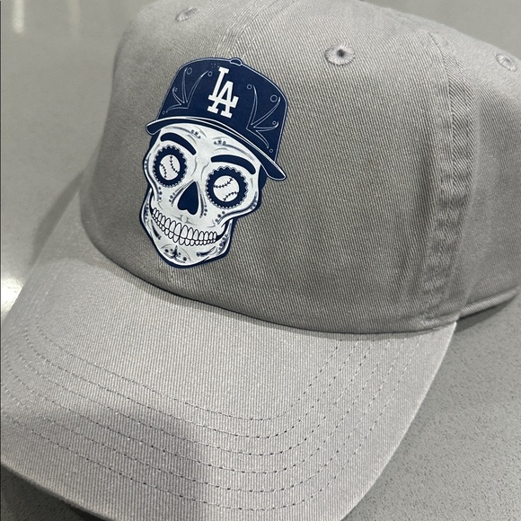 LA Dodgers Gray LA Skull Cap - Picture 2 of 4